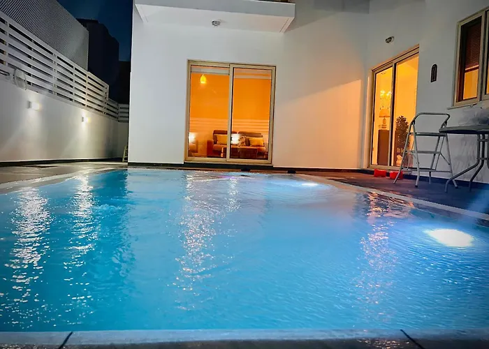 La * Παραλίμνι