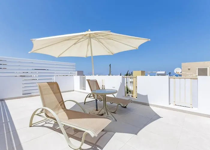 La * Παραλίμνι