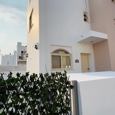 La - Protaras Villa *