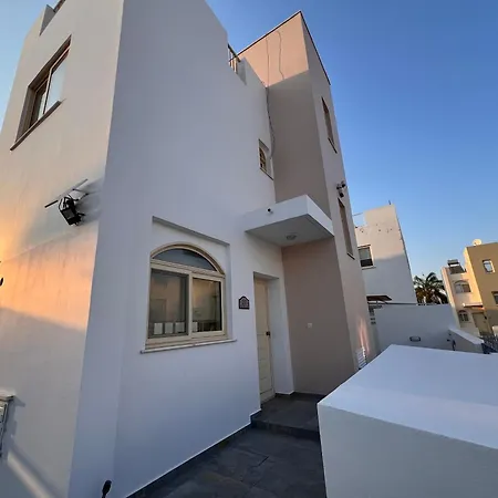 La Villa Paralimni