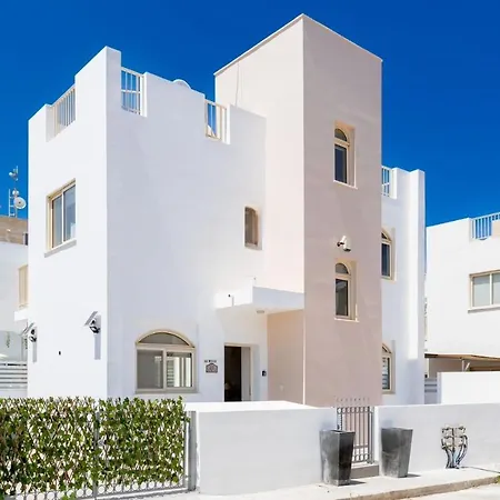 La - Protaras Villa