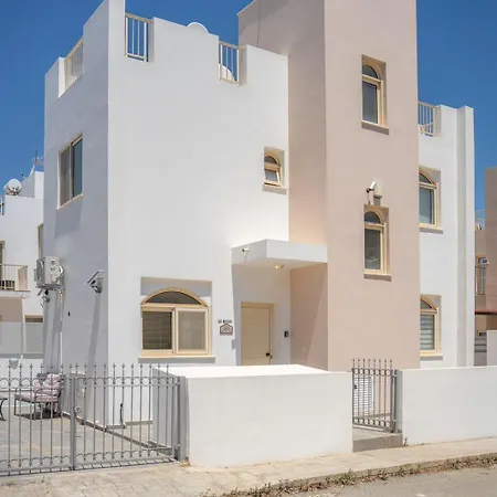 La - Protaras Villa