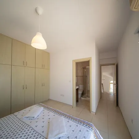 La - Protaras Villa