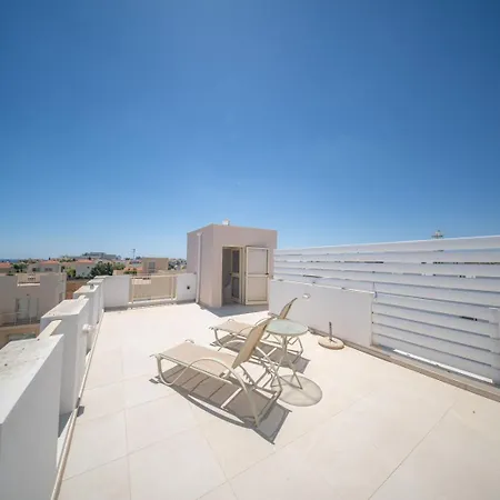 La Villa Paralimni